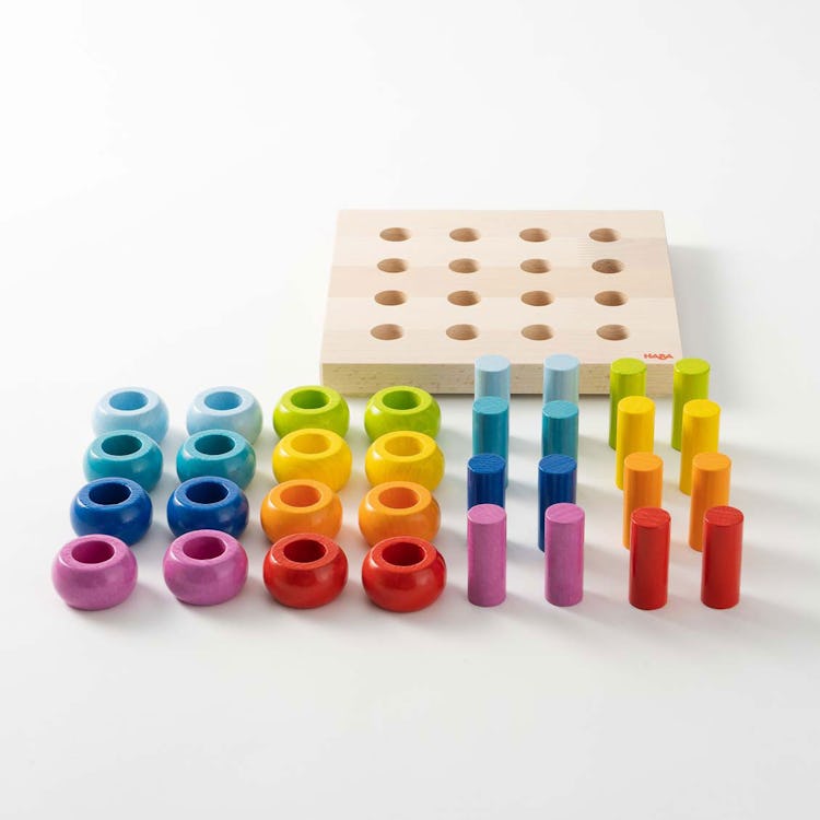 カラーリングのペグ遊び|木のおもちゃ