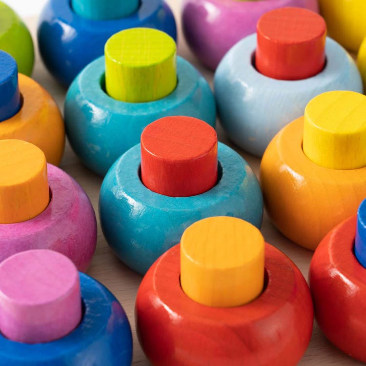 カラーリングのペグ遊び|木のおもちゃ