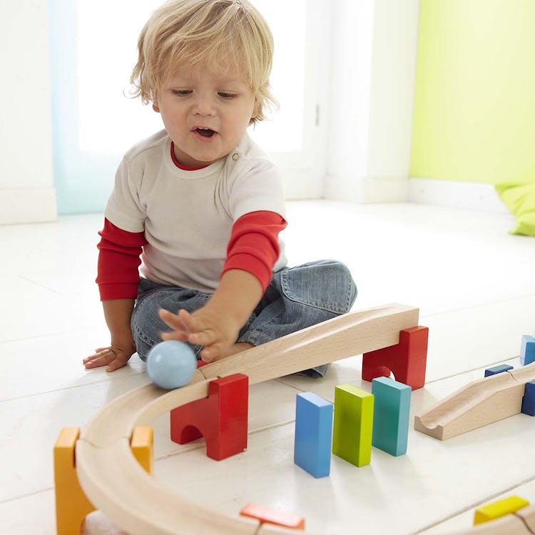 2歳がグングン育つおもちゃと知育玩具40選 モンテッソーリ教育の視点もふまえてご紹介 Study Park まなびラボ 2歳がグングン育つおもちゃと知育玩具40選 モンテッソーリ教育の視点もふまえてご紹介 Study Park まなびラボ